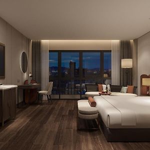 Le Premier Hotel & Rooftop Bar